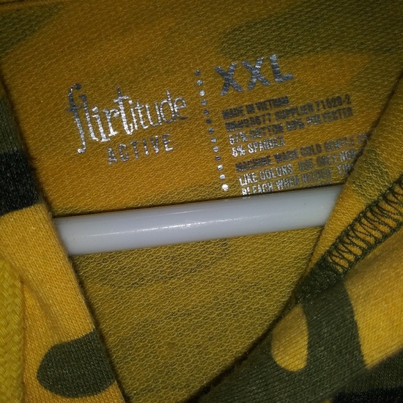 4/$25🌺Flirtude cropped hoodie xxl - Picture 3 of 4